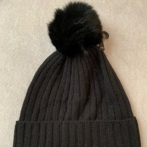 Amicale 100 % Cashmere Genuine Shearling Pompom Beanie Hat in Black Color OS NWT